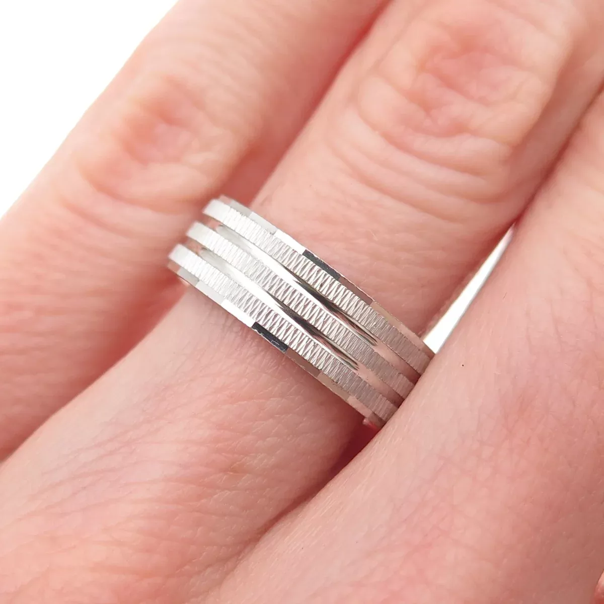 925 Sterling Silver Lined Band Ring Size 5.25